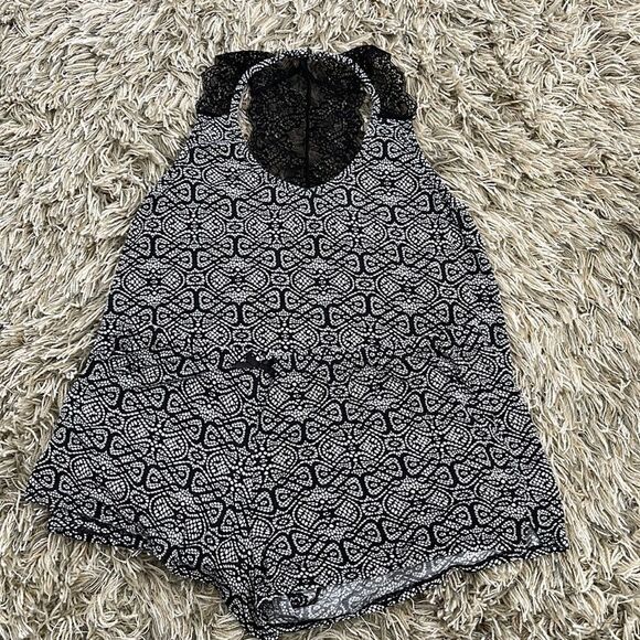 2pc sleep wear. Black and white. Size Medium. - Picture 1 of 4